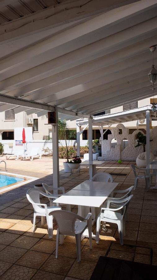 Amore Hotel Apts Paralimni Eksteriør billede