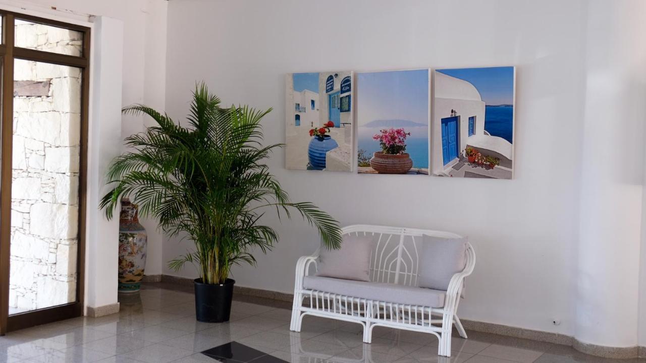 Amore Hotel Apts Paralimni Eksteriør billede