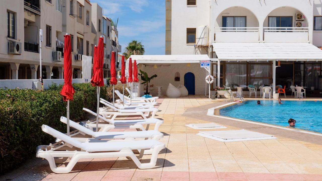 Amore Hotel Apts Paralimni Eksteriør billede